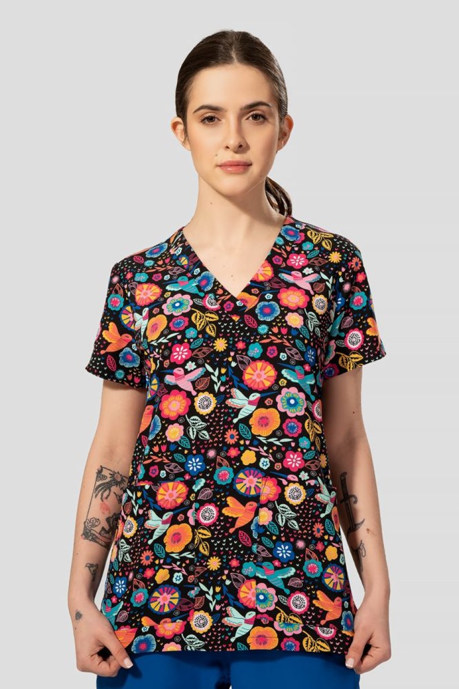 Odziez Medyczna uniformix Bluzy Medyczne | Bluza Medyczna Damska Med Couture Print, 8564 Fibs Wielokolorowe